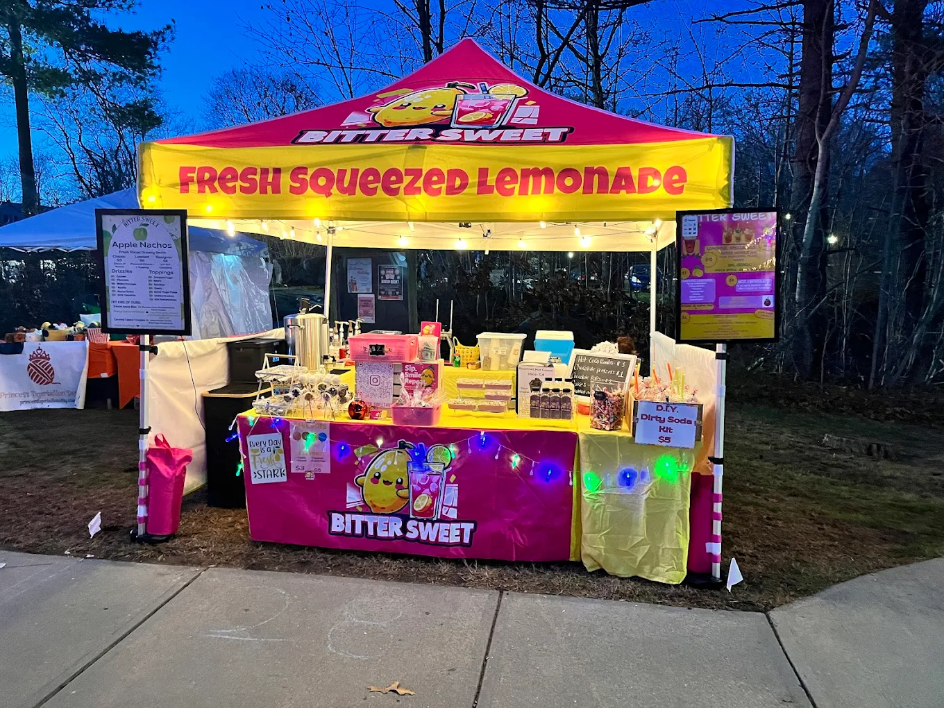 Pop-Up Stand